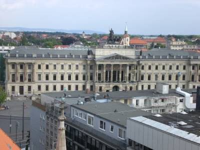 Blick vom Rathausturm auf das Schloss