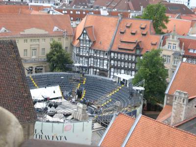 Rathausbesichtigung am 31. Juli 2013 - Blick auf den Burgplatz mit dem Aufbau von "La Traviata"